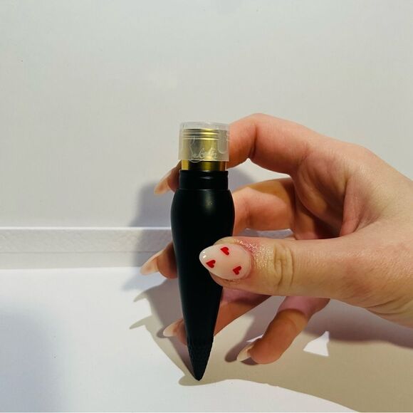 New Rouge Louboutin Velvet Matte Lipstick Red Dramadouce 005 (plastic cap) - Picture 4 of 15